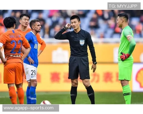 克瓦拉茨赫利亚训练受伤缺席合练球迷期待他早日回归赛场