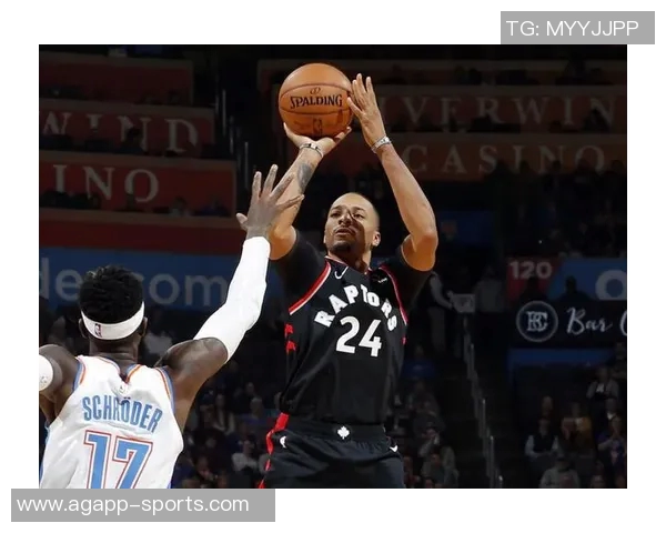 鲍威尔上半场表现稳定6投3中三分球命中率高达66贡献11分2篮板3助攻