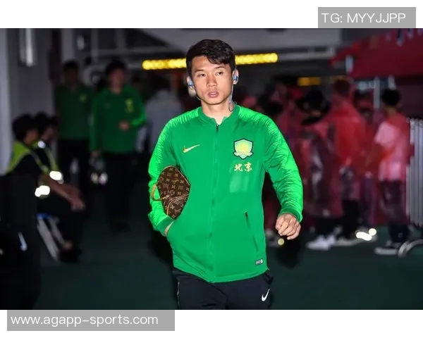 国安新内援今晚抵达北京王刚续约一年助力球队发展