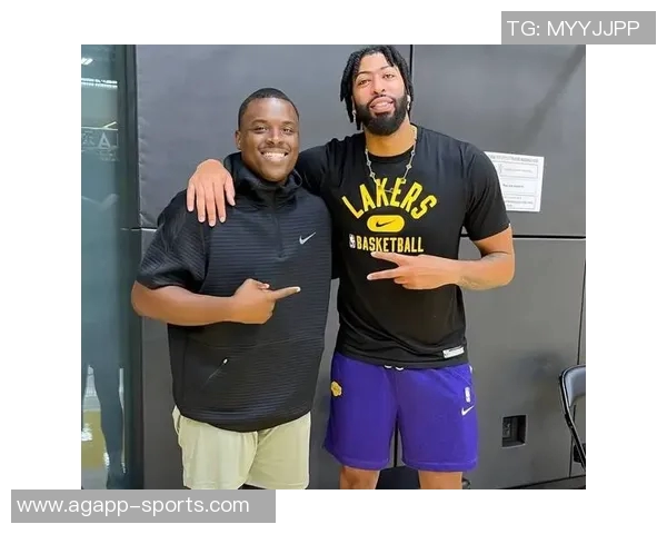 基德谈浓眉训练表现良好精神状态佳明天出战仍需观察